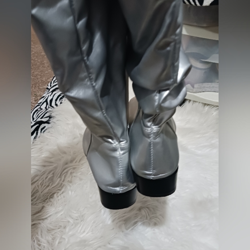 Women Silver metallic slouchy flat knee boots - Picture 8 of 15
